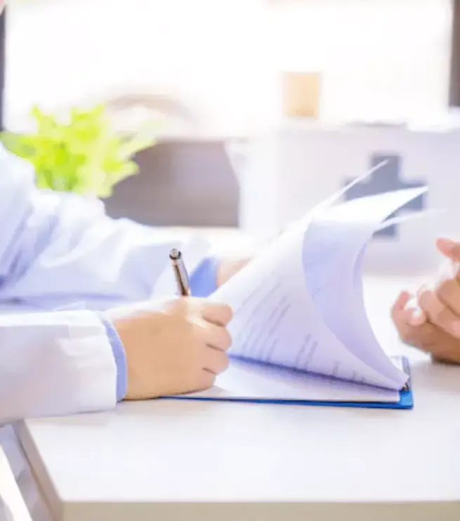 врач со стетоскопом