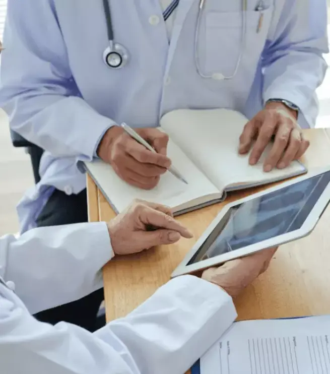 врач со стетоскопом