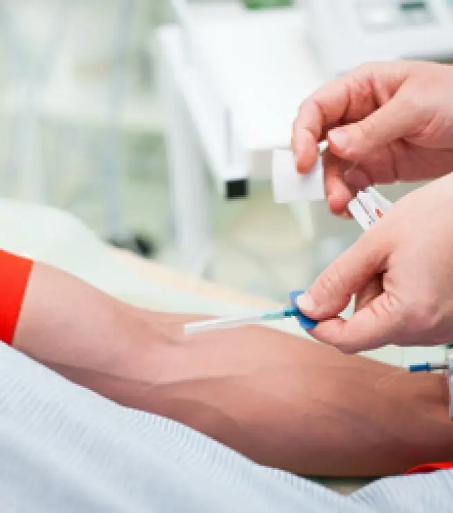 введение лекарства пациенту