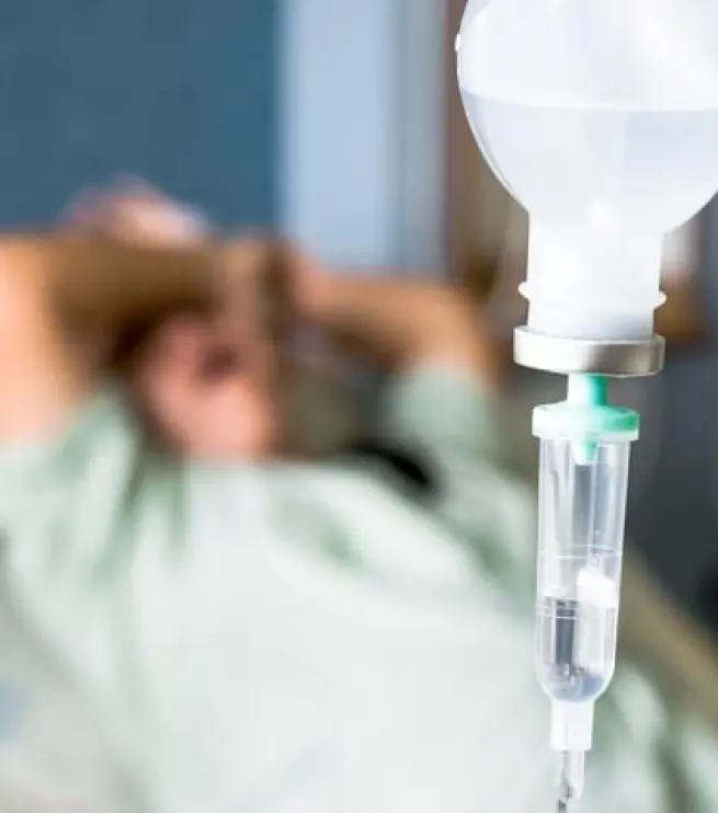 пациент с капельницей